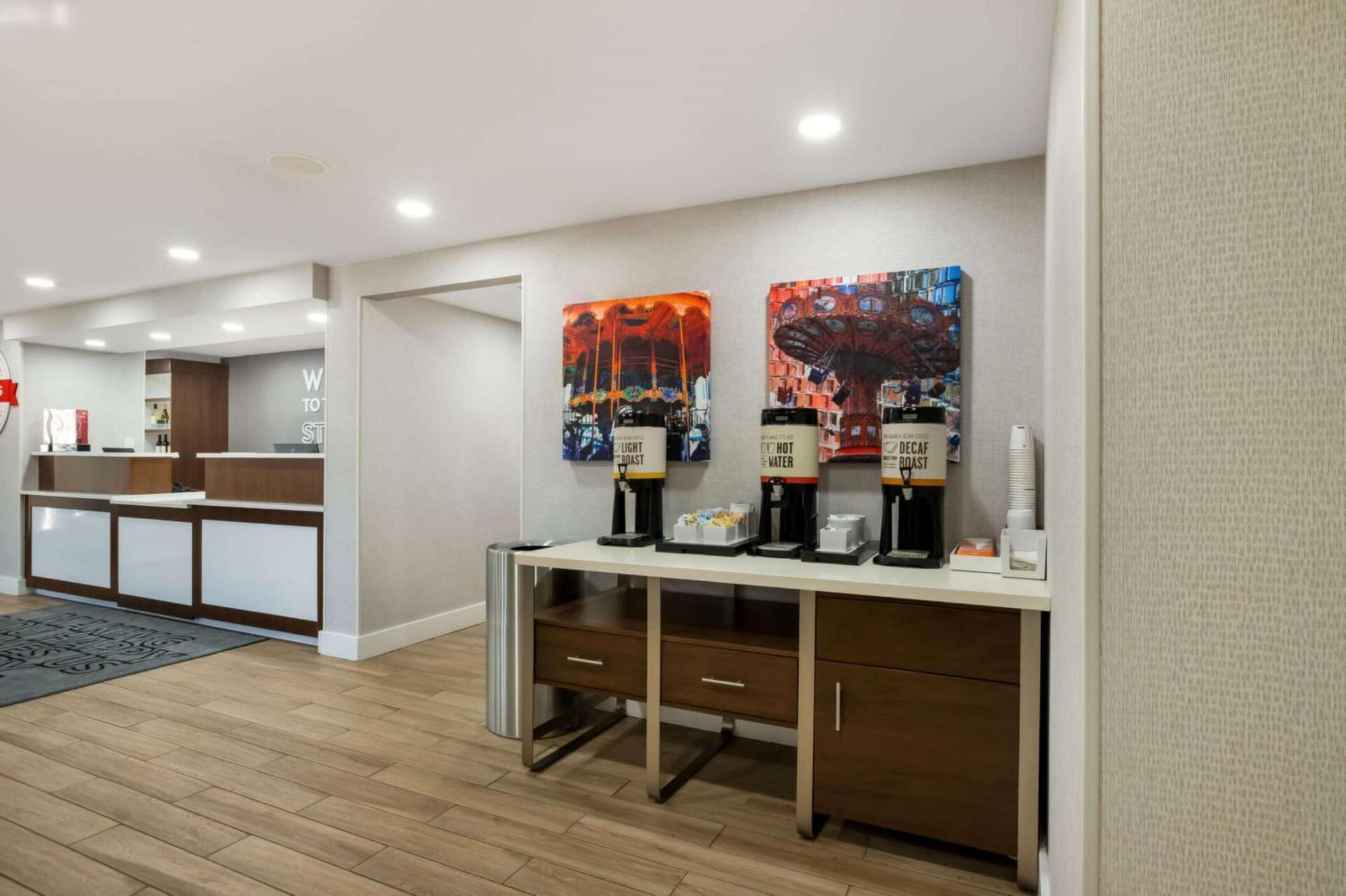 费城/杨柳林希尔顿恒庭酒店 维罗格罗夫 外观 照片
